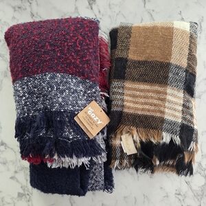 Lot of Two Raw Edge Plaid Blanket Scarves Modcloth Just Cozy Blue Red Tan Soft